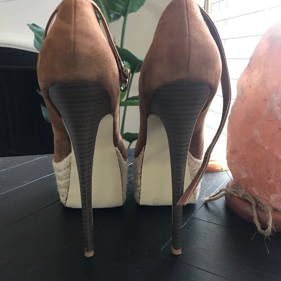 Sexy ShoeDazzle Open Toe Pump - Picture 4 of 6